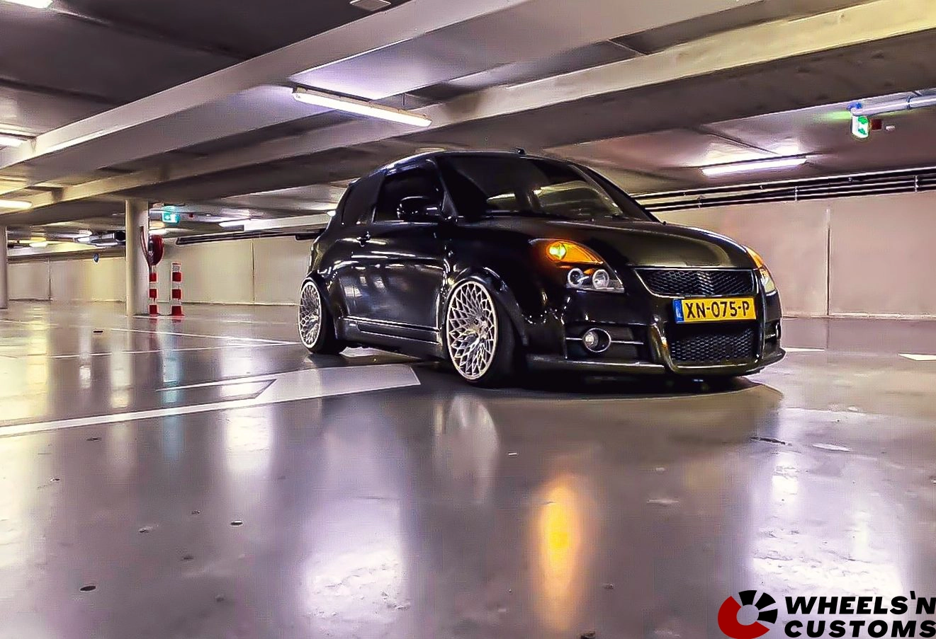 Suzuki Swift Sport - 18 inch Japan Racing JR17 - 9.5J ET25