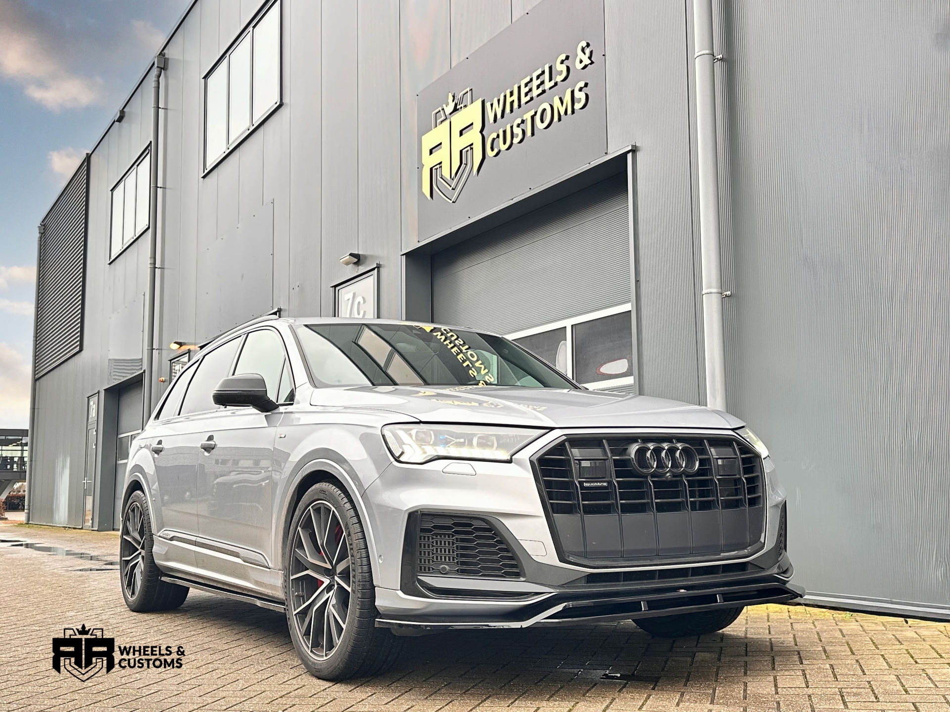 Front Splitter Audi SQ7 /Q7 S-Line Mk2 (4M) Facelift  / Bumper Lip Side Skirts Diffusers Audi SQ7 + S-Line Mk2 (4M) Facelift