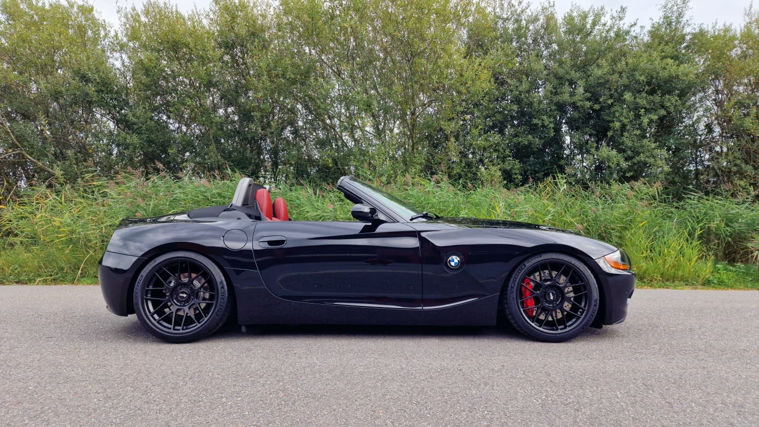 BMW Z4 - 18 inch APEX ARC-8 Gloss Black - 5x120 8.5J ET35 + 9.5J ET35