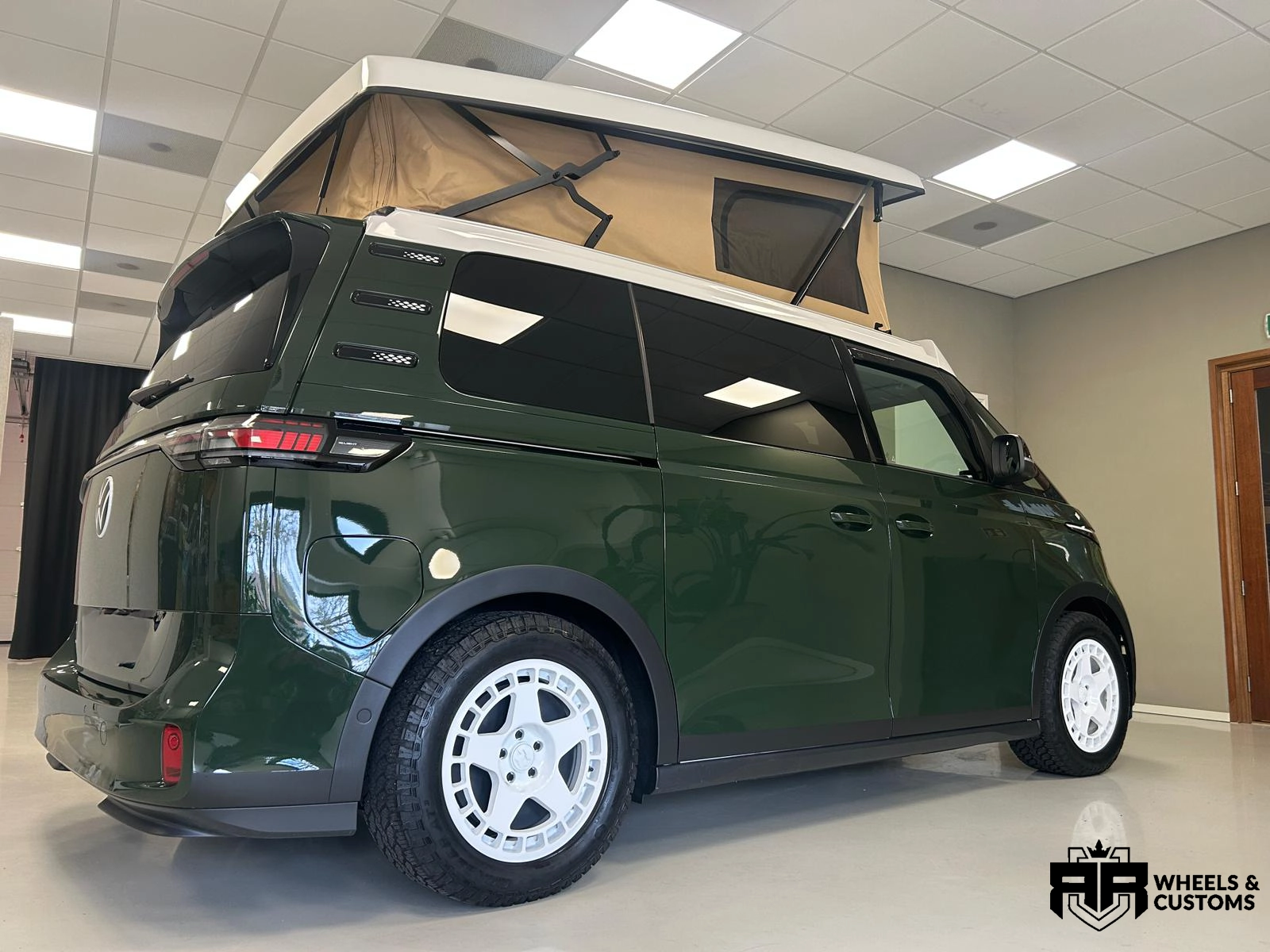 Volkswagen ID Buzz - Fifteen52 Turbo Mac 