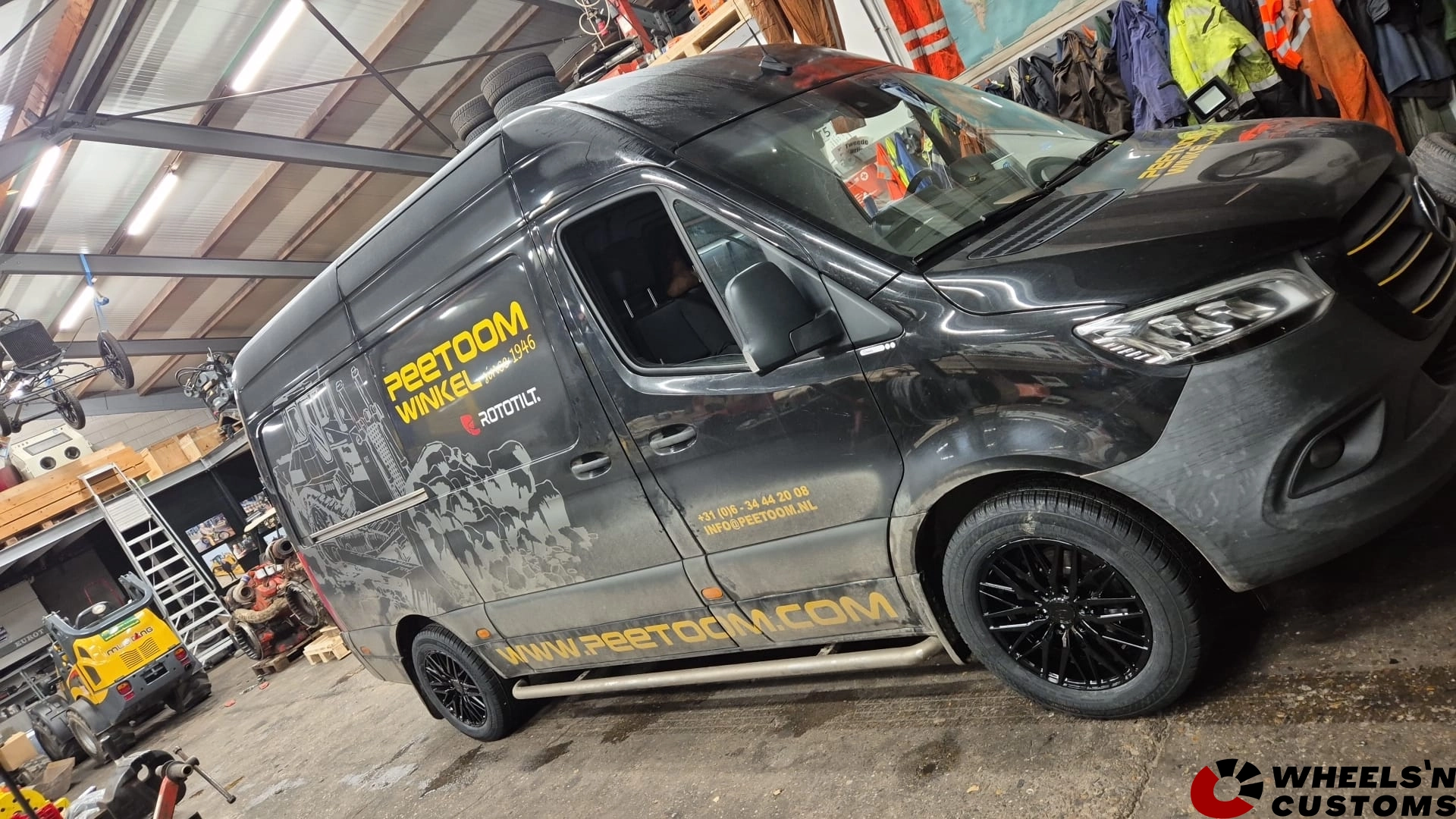 Mercedes sprinter - Voorzien van AXE EX30T 6x130 18 inch 8.5J ET 45 Gloss Black velgen!