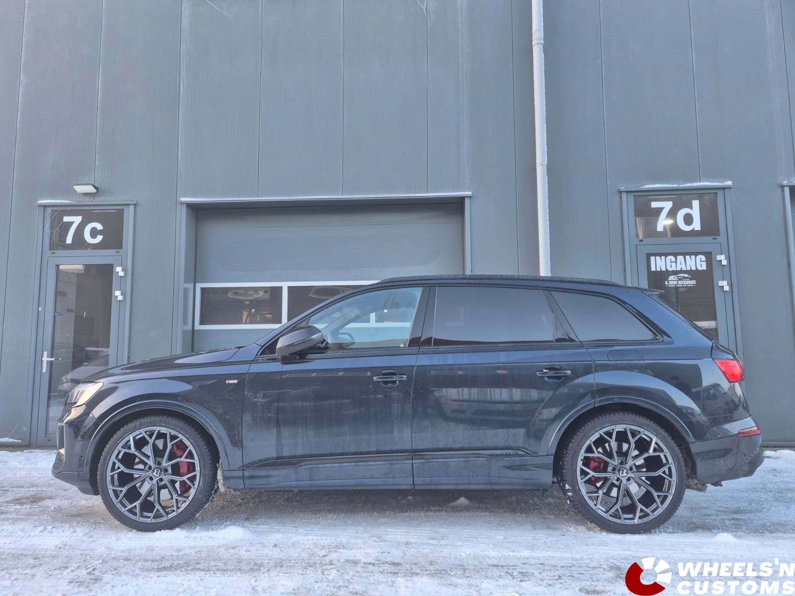 Audi q7 - voorzien van Motec Bull Hyper black 22