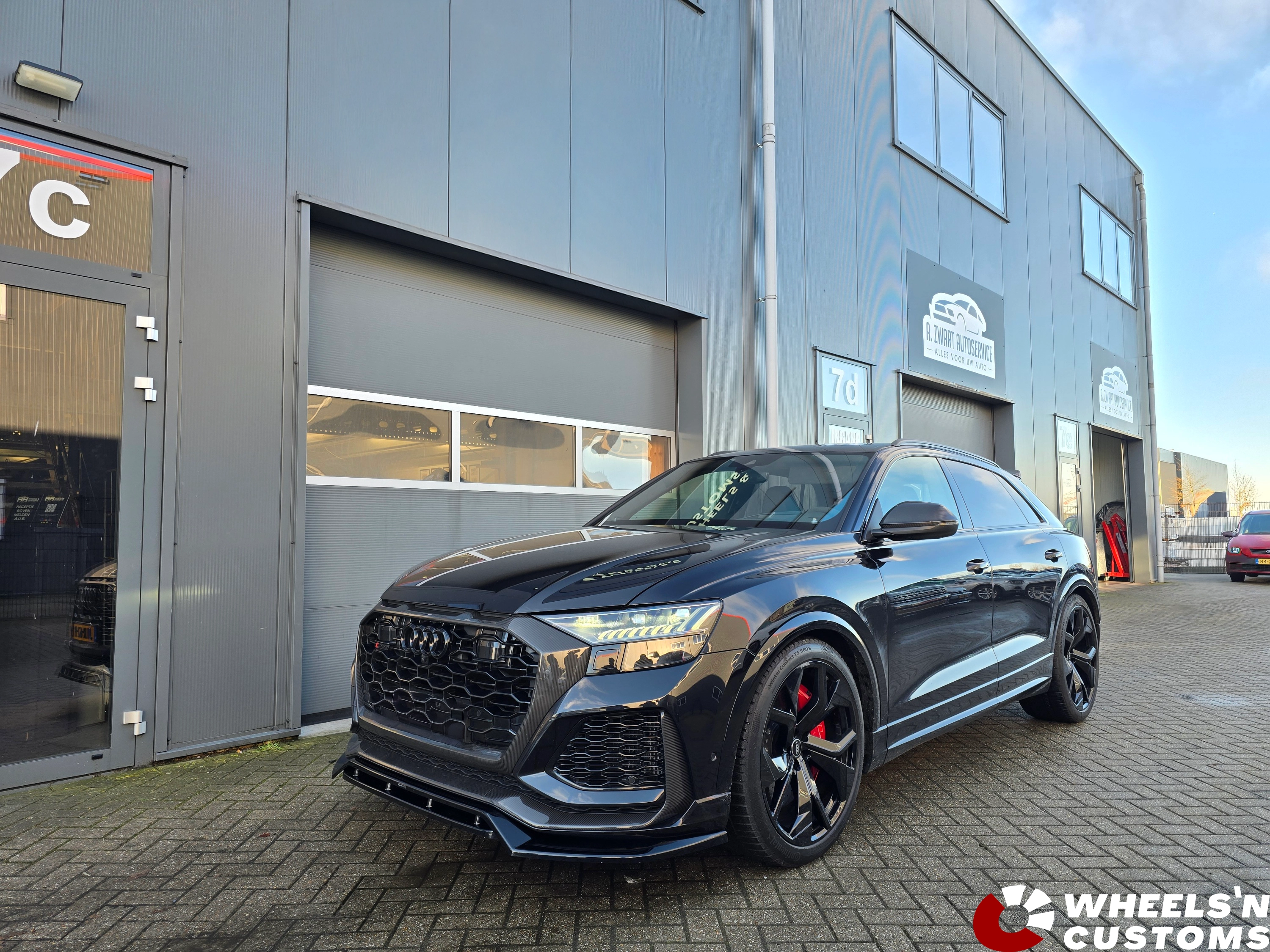 Audi RSQ8 Mk1 - Voorzien van Maxton Design onderdelen