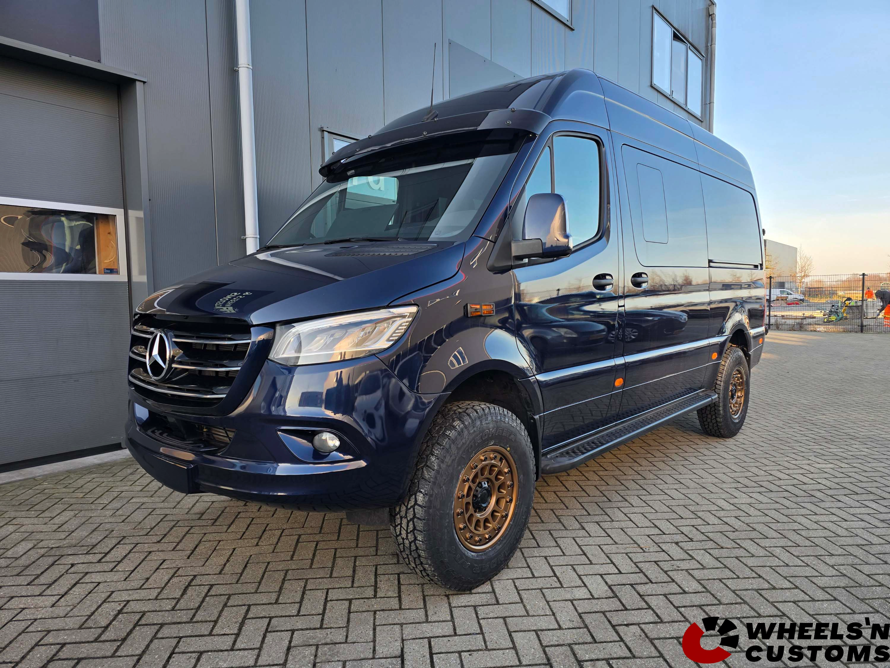 Mercedes Sprinter - Voorzien van 17inch Black Rhino BR012 OUTBACK Matte bronze
