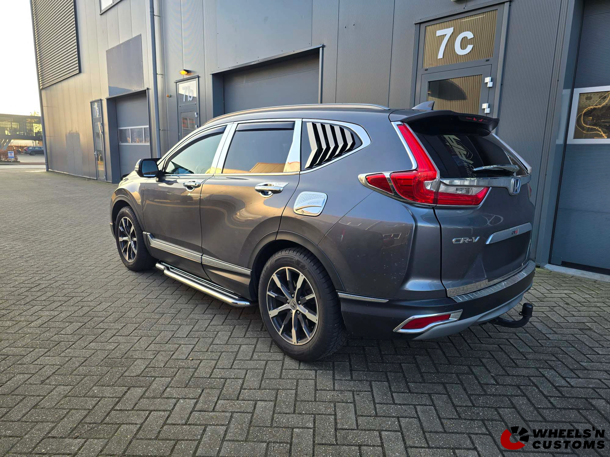 Honda CR-V Mk5 RW/RT Hybride - Voorzien van Misutonida Sidebars