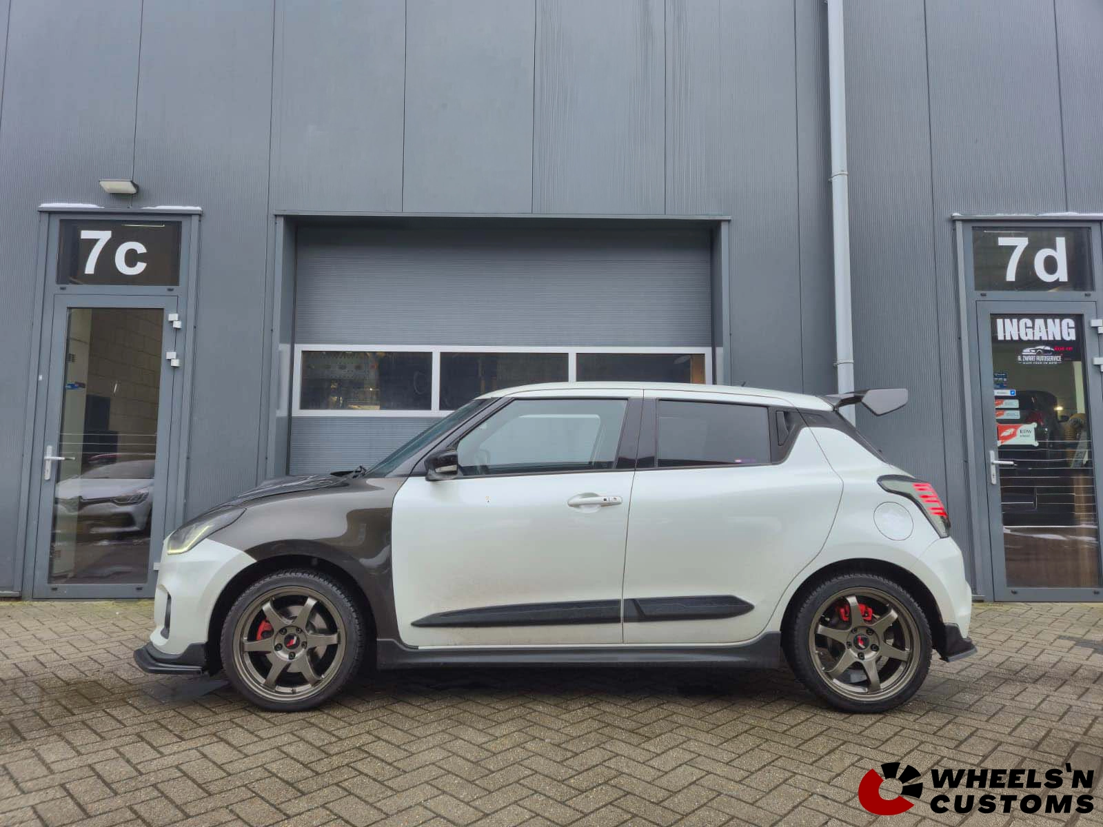 Suzuki Swift Sport 1.4 - Voorzien van JR Wheels JR3 17x7 ET40  Bronze  