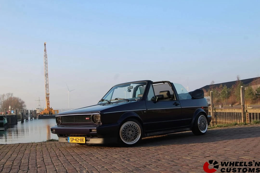 Volkswagen Golf 2 - Voorzien van 15 inch 4x100 Autostar Minus Gunmetal Polished Lip velgen