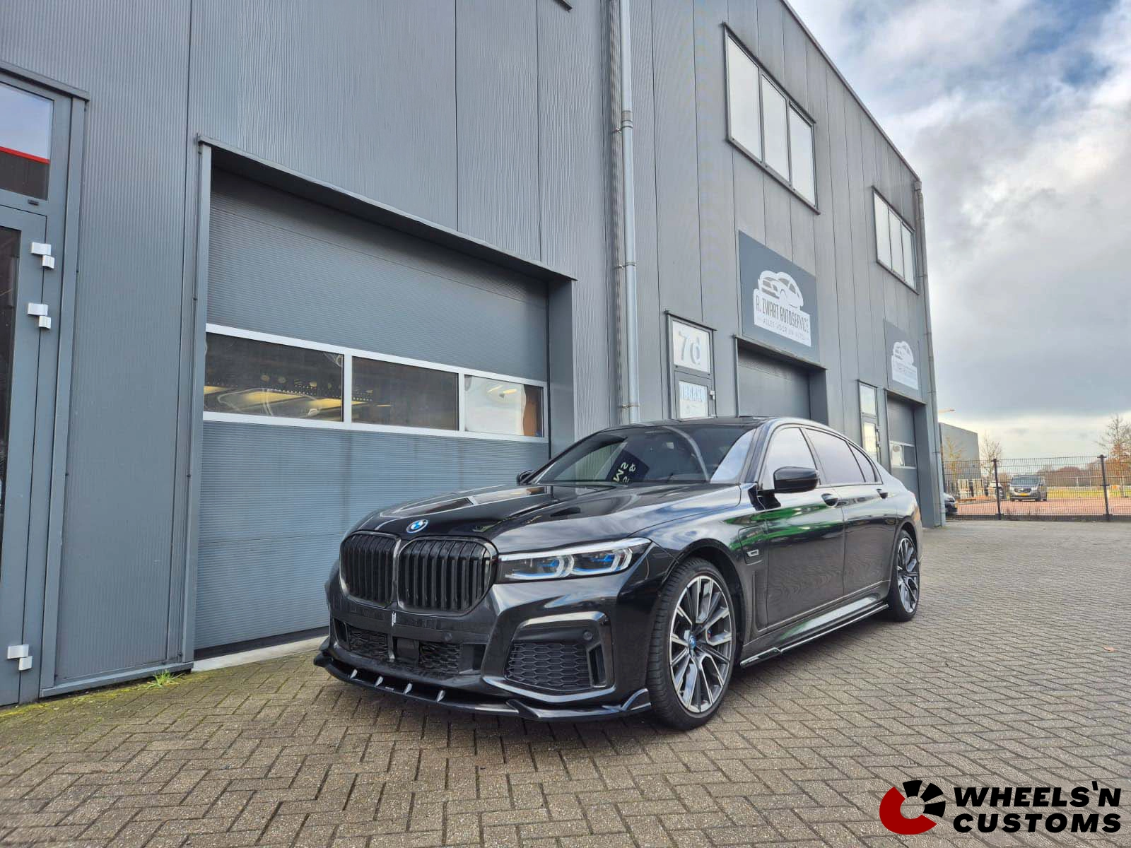 BMW X6 F16 M-Pakket - Voorzien van Maxton Design onderdelen