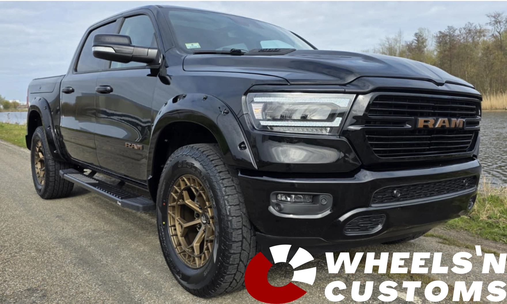 Dodge Ram - voorzien van 20 inch 6x139.7 JF Luxury KF33 - Matt Bronze