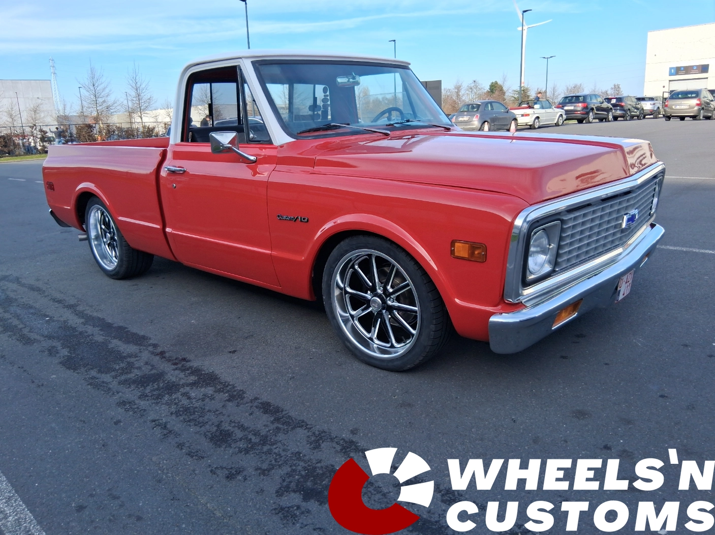 Chevrolet C10 uit 1972 -  voorzien van US Mag Wheels U117 RAMBLER Gloss black milled 20