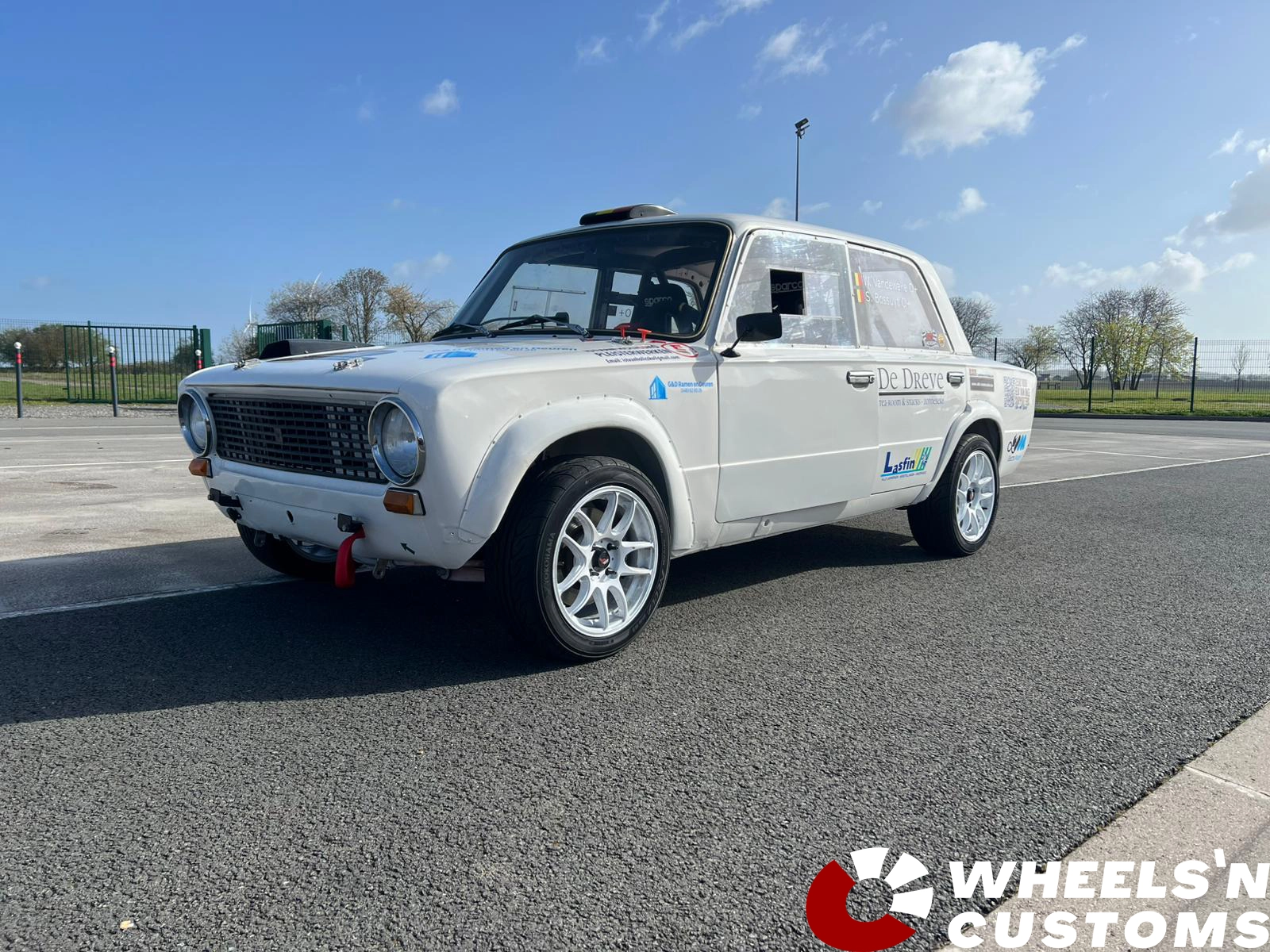 Lada 2101 15 inch JR Wheels JR29 White - 4x98 7J ET30