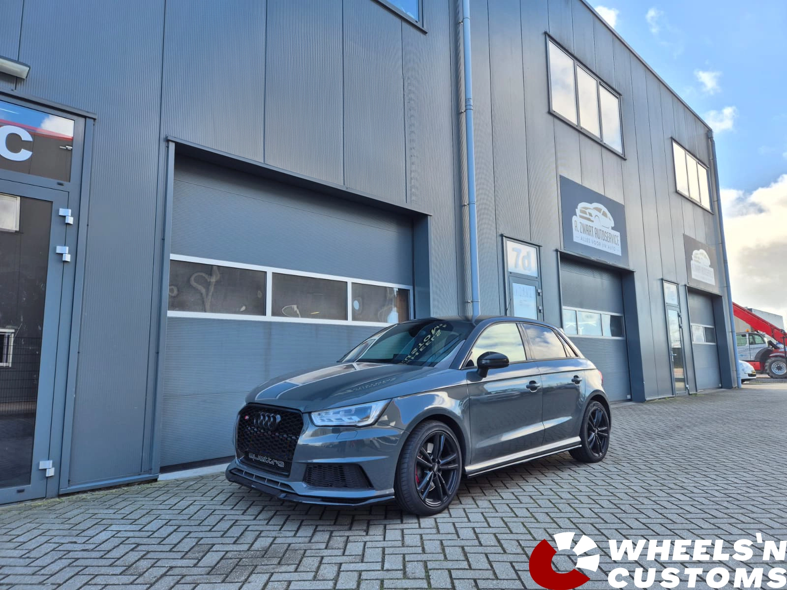 Audi S1 voorzien van Maxton Design onderdelen