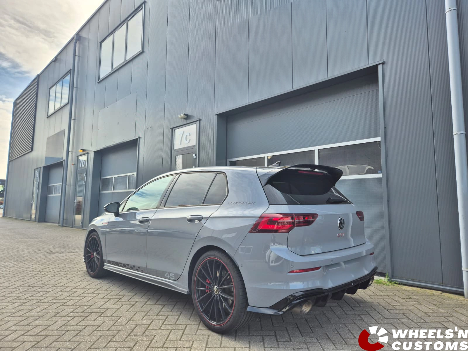 Golf 8 GTI voorzien van Maxton Design onderdelen