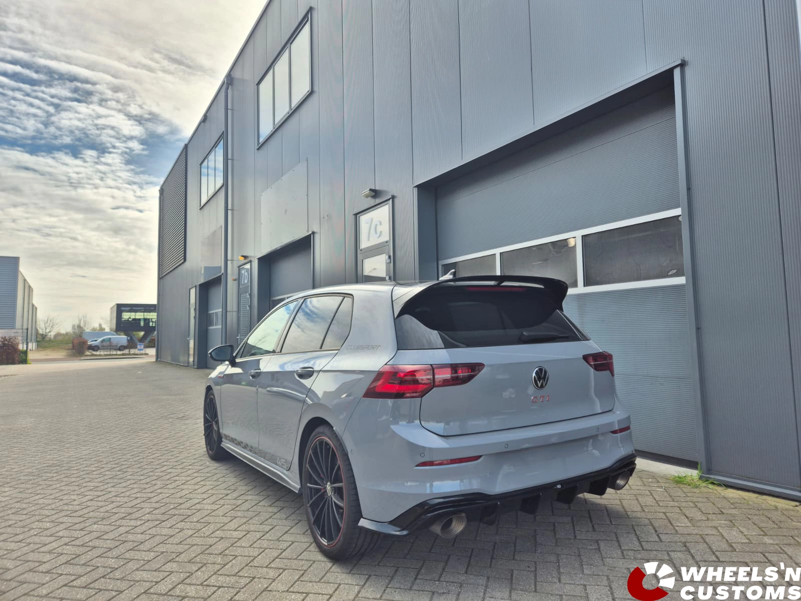 Golf 8 GTI voorzien van Maxton Design onderdelen