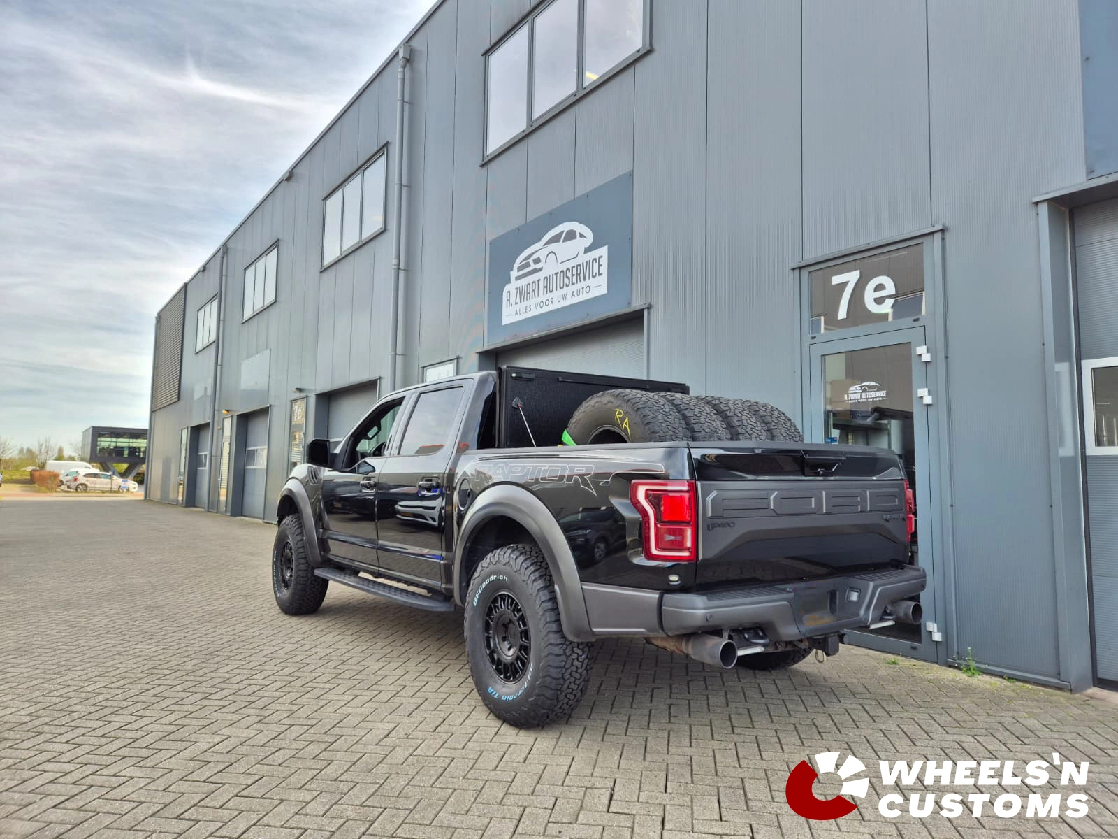 Ford F150 Raptor - 17 inch Black Rhino Matte black-6x135 8.5J ET25