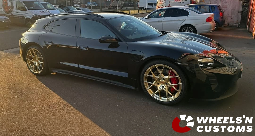 Porsche Taycan GTS 2023 - Customs 21 inch Wheels 9.5J ET60 and 11.5J ET66 5x130 Brushed Gold
