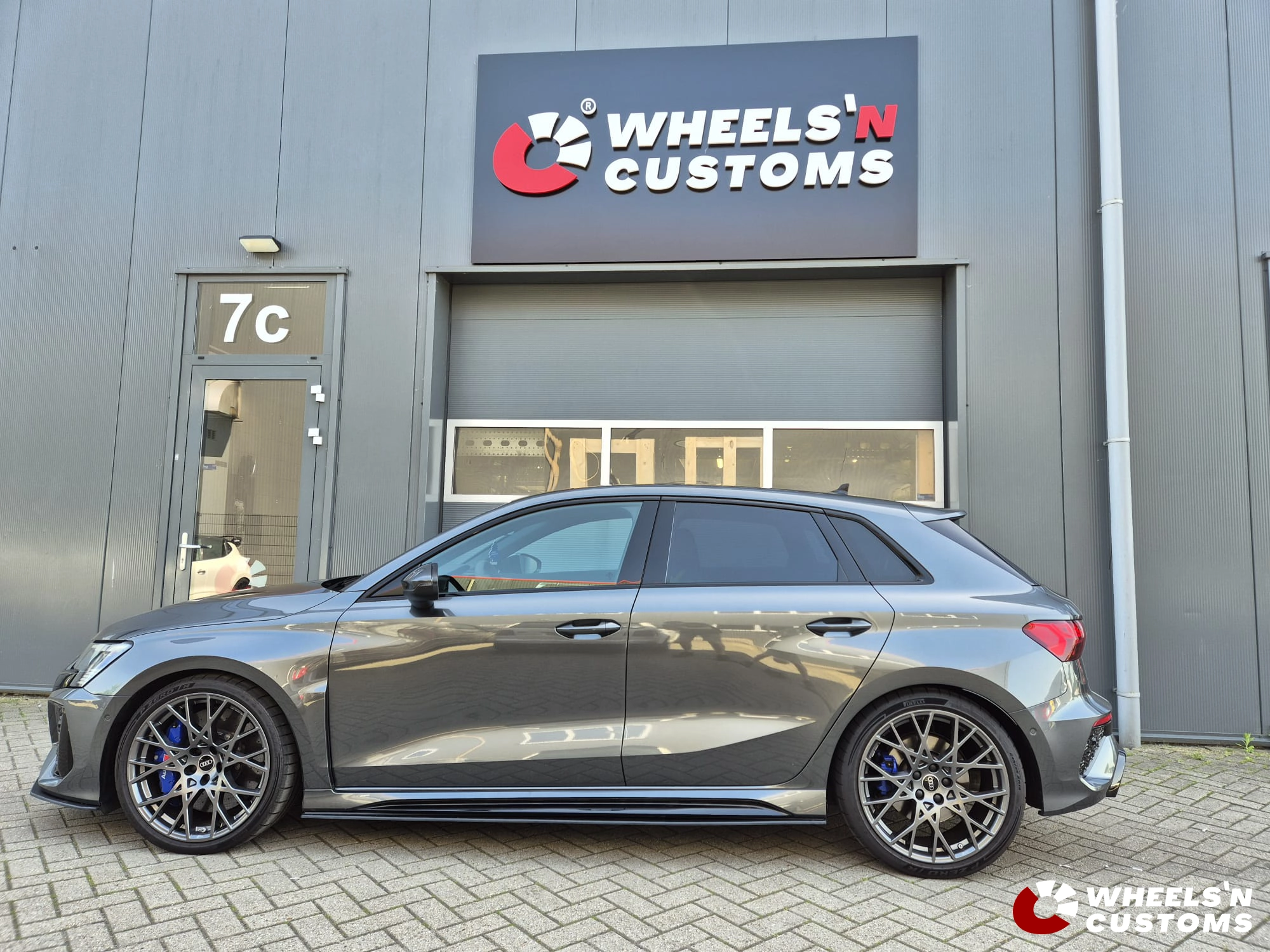 Audi RS3 voorzien van Maxton Design onderdelen