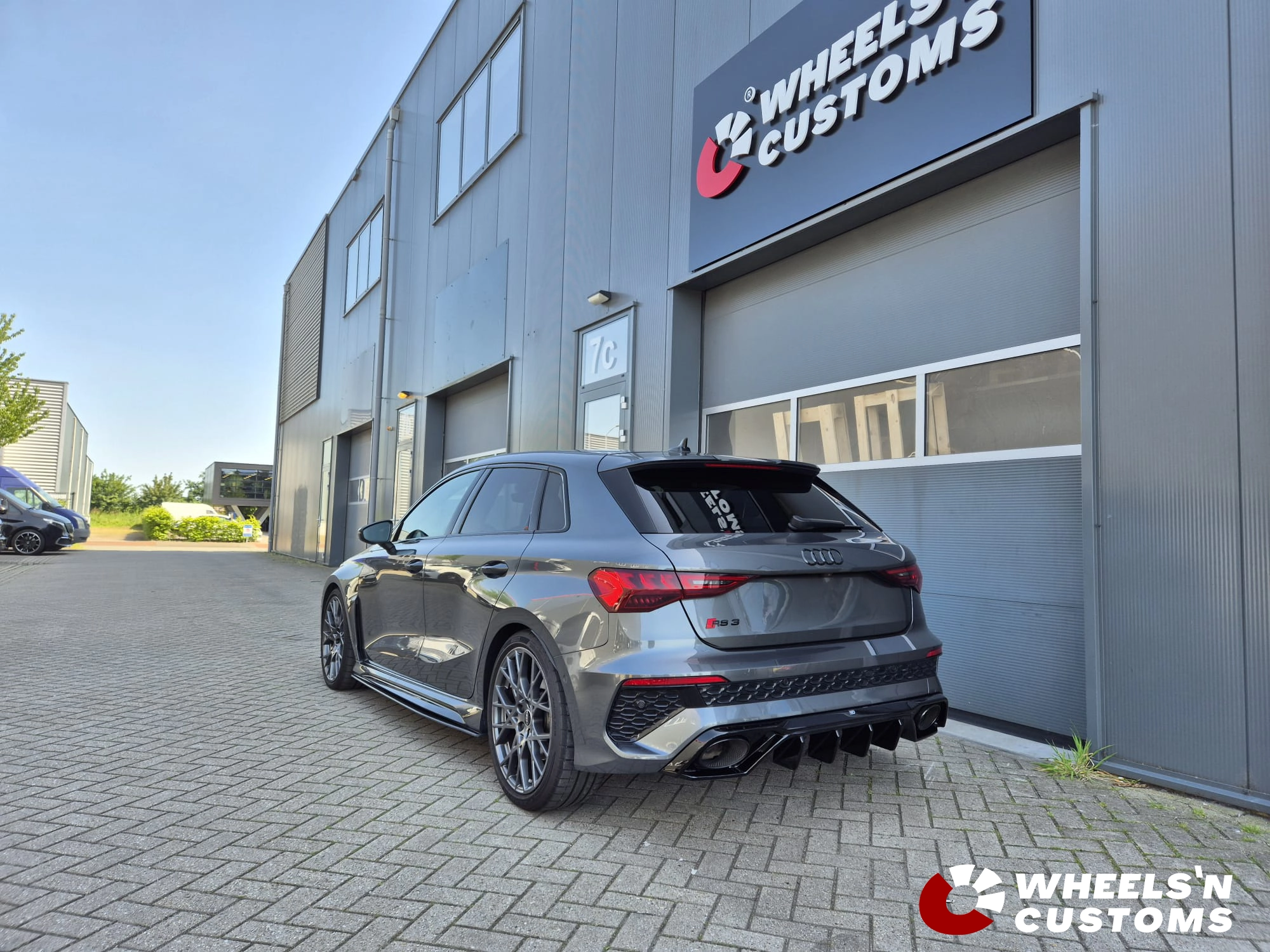 Audi RS3 voorzien van Maxton Design onderdelen