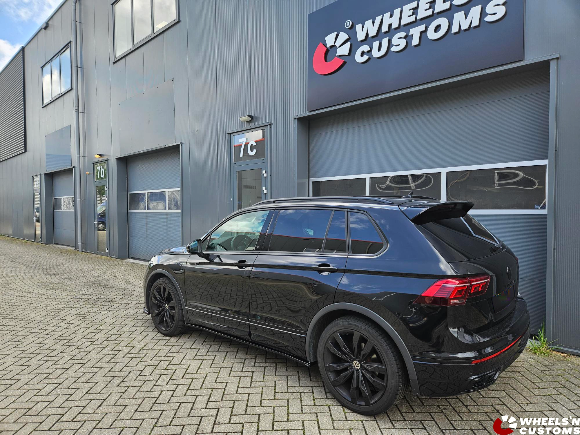 Volkswagen Tiguan R/R-line voorzien van Maxton Design onderdelen