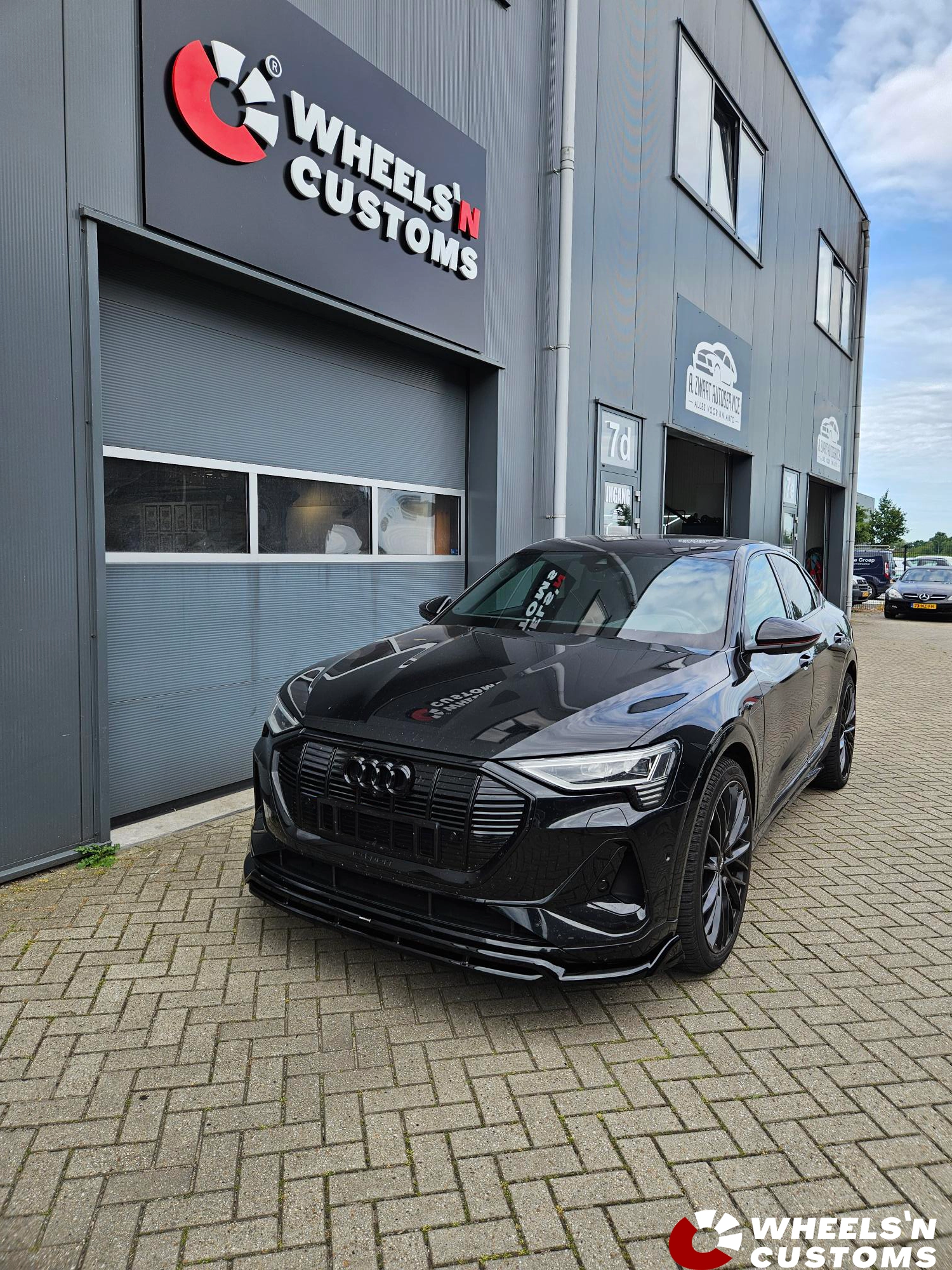 Audi E-Tron voorzien van Maxton Design onderdelen