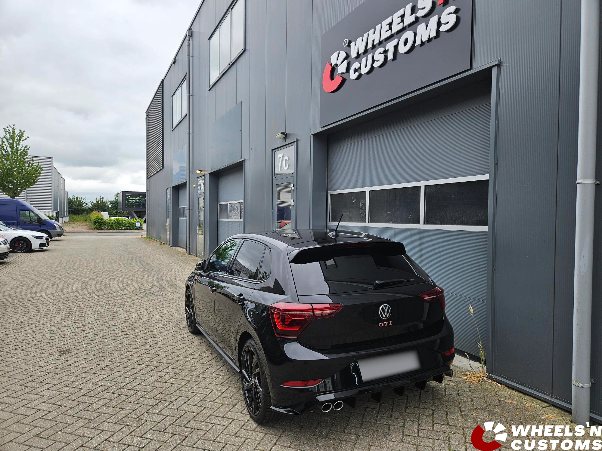  Volkswagen Polo Gti Mk6 voorzien van Maxton Design onderdelen