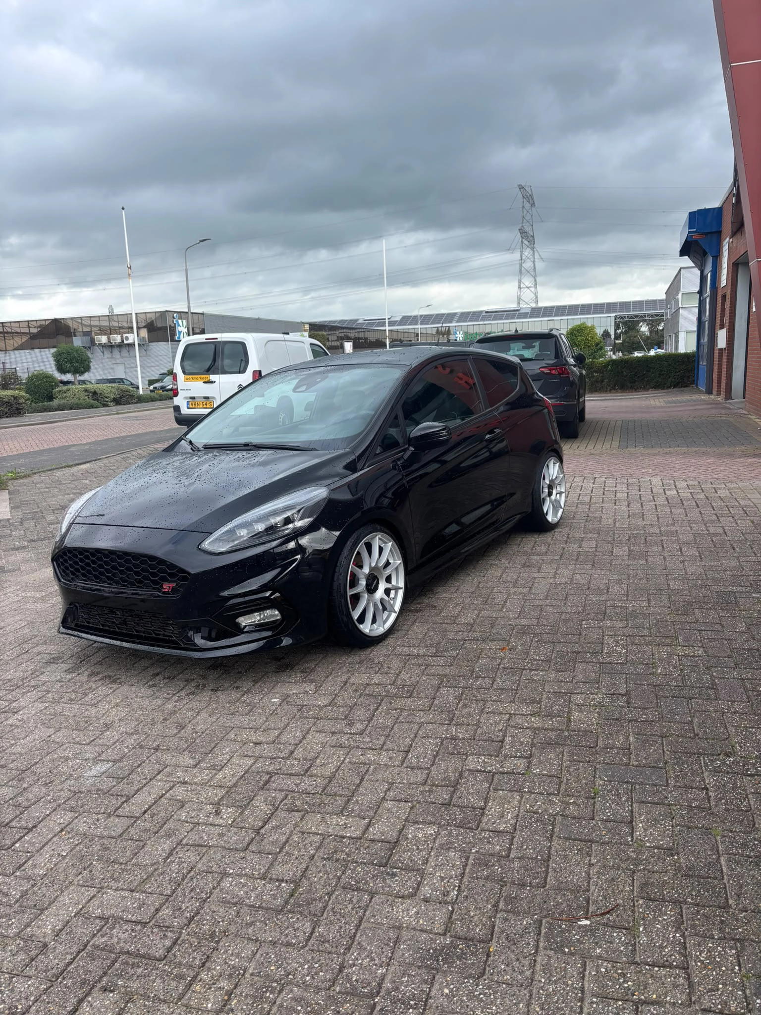 Deze Ford Fiesta ST MK8 is voorzien van een nieuwe setje Rotiform velgen