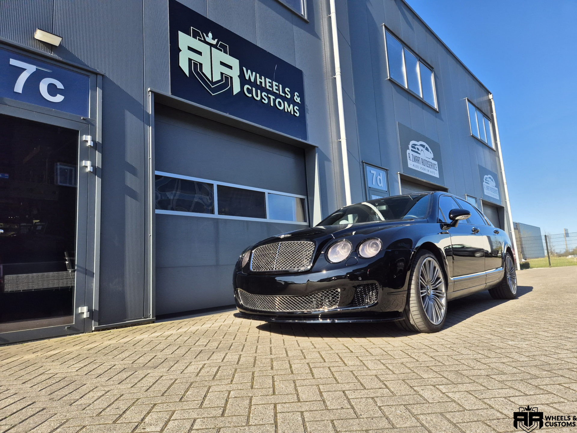 Bentley continental flying spur speed voorzien van Maxton Design Bumperlip