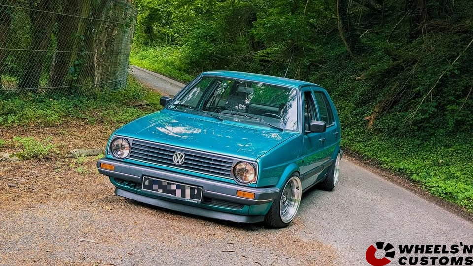 Volkswagen Golf 2 - 15 inch YKW Y5890 Full Silver Machined Lip - 4x100