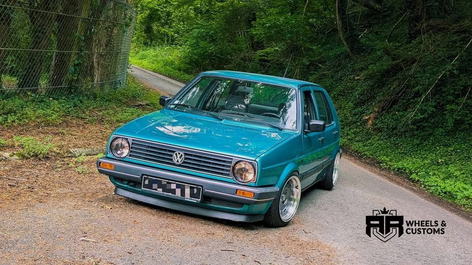 Volkswagen Golf 2 - 15 inch YKW Y5890 Full Silver Machined Lip - 4x100