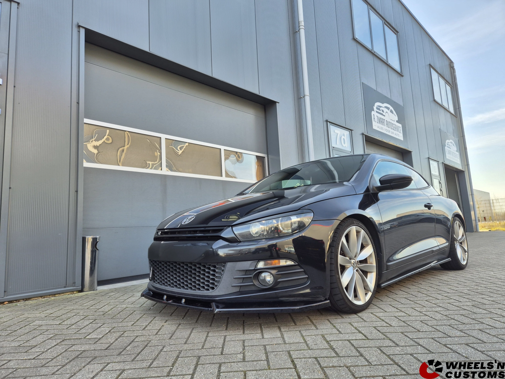 Volkswagen Scirocco voorzien van Maxton Design Bumperlip